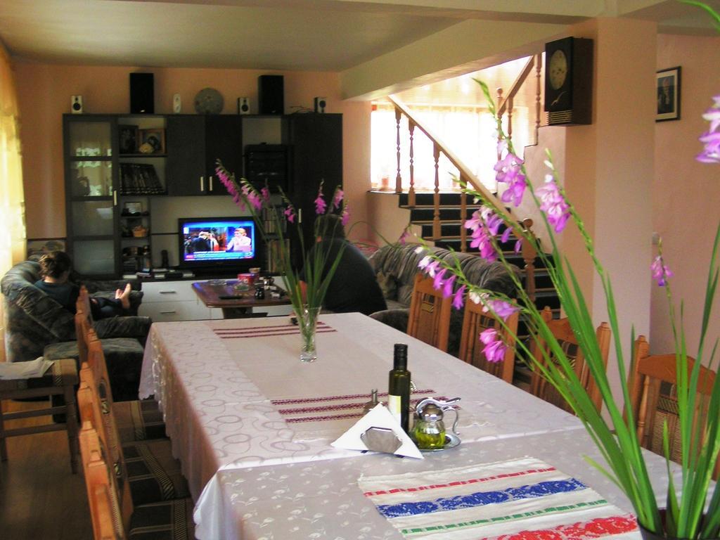 Casa Mora Hotel Sucevita Ngoại thất bức ảnh